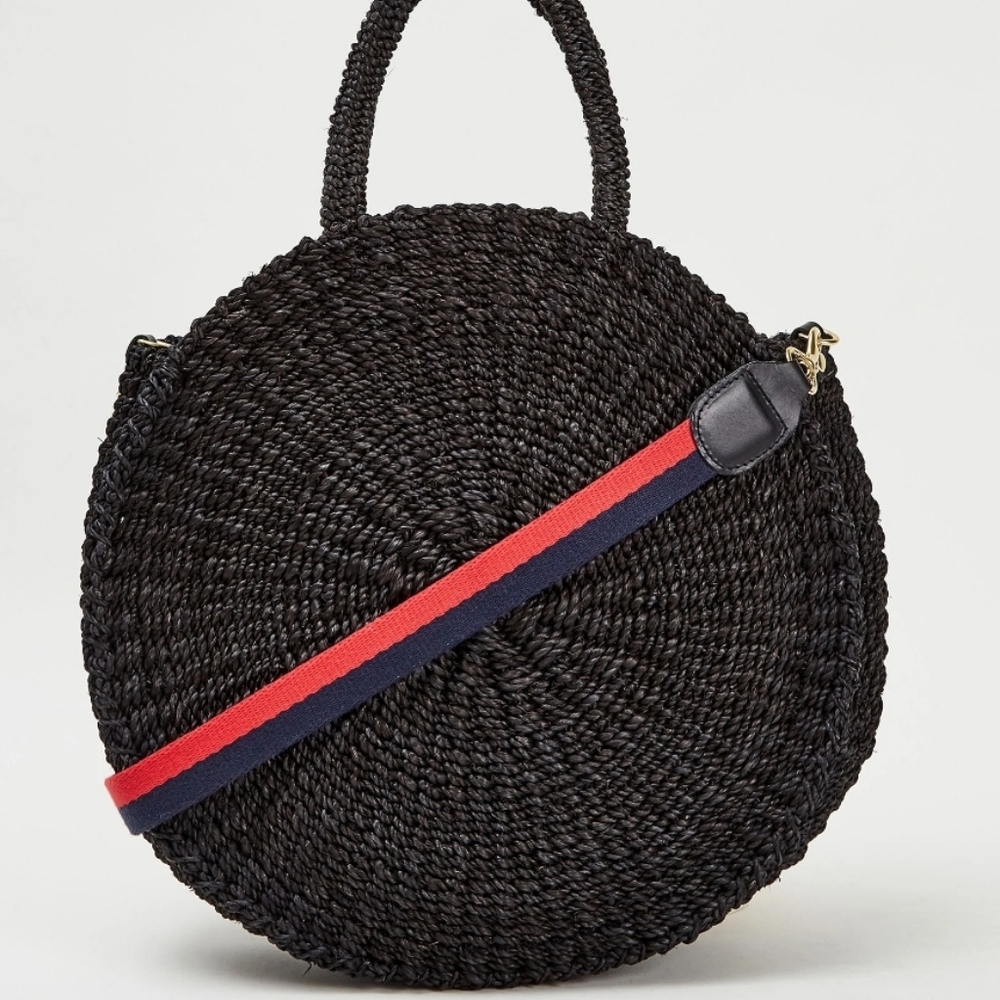 Clare v. Shoulder strap